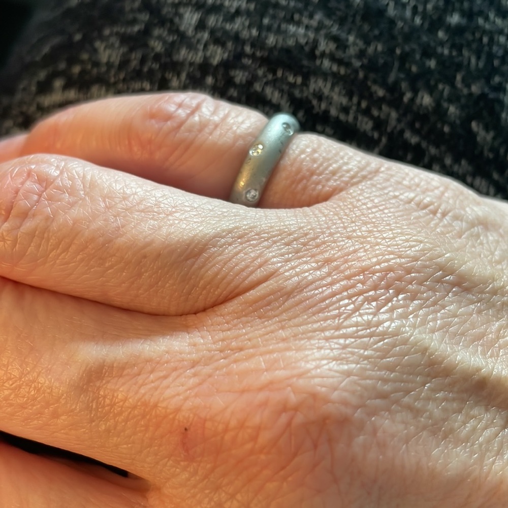 AUTHENTIC Tiffany & Co flat PLATINUM & DIAMOND band ring size 4
